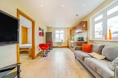 Flat Hyde Park Gardens Mews in City of Westminster