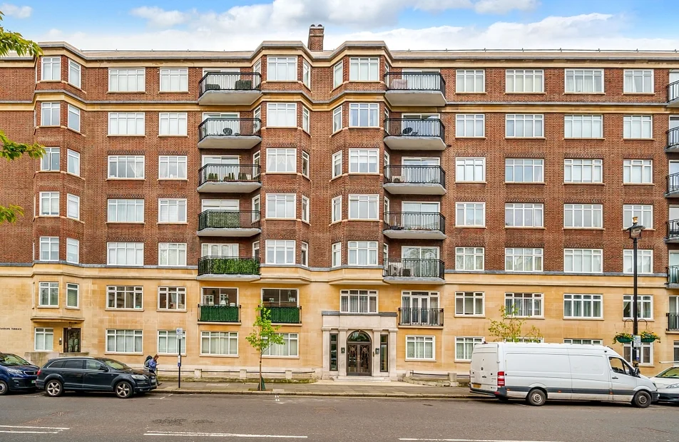 Flat Hyde Park Gardens Mews in City of Westminster