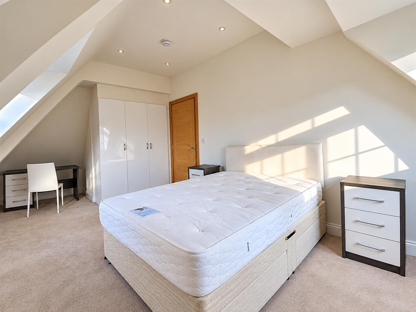 Flat Beechcroft Avenue in Greater London