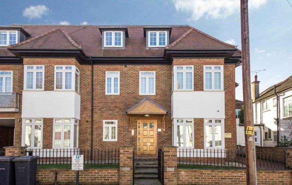 Flat Beechcroft Avenue in Greater London