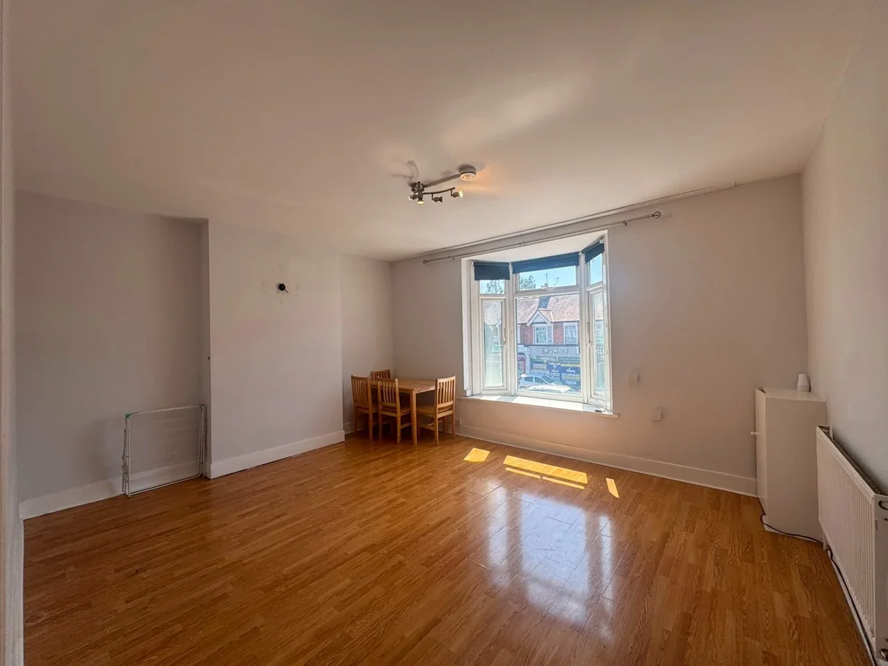 Flat Beehive Lane in Greater London