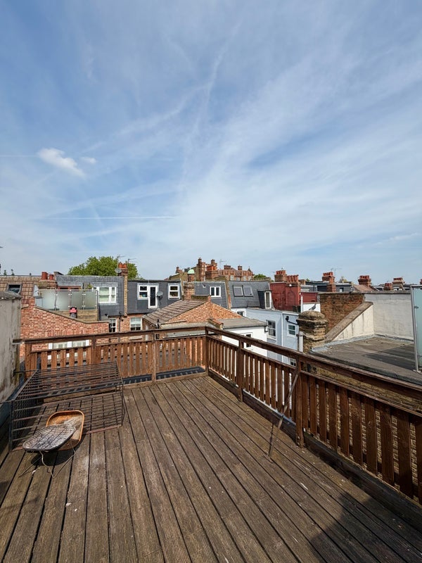 Room Mablethorpe Road in Greater London