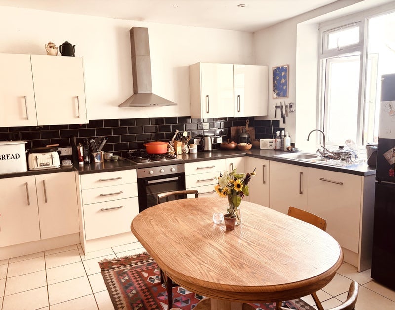 Room Gilbert Road in Bristol
