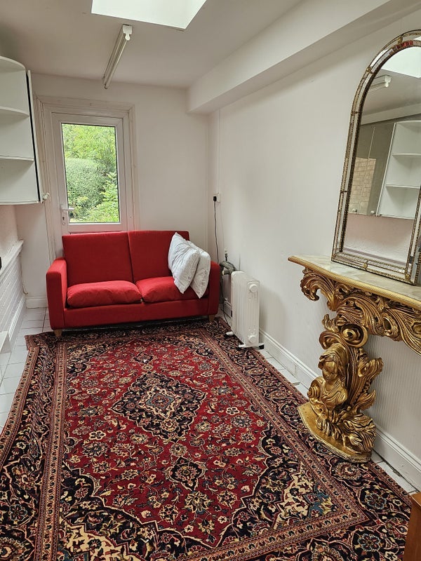 Room Mapesbury Road in Greater London