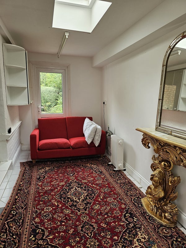 Room Mapesbury Road in Greater London