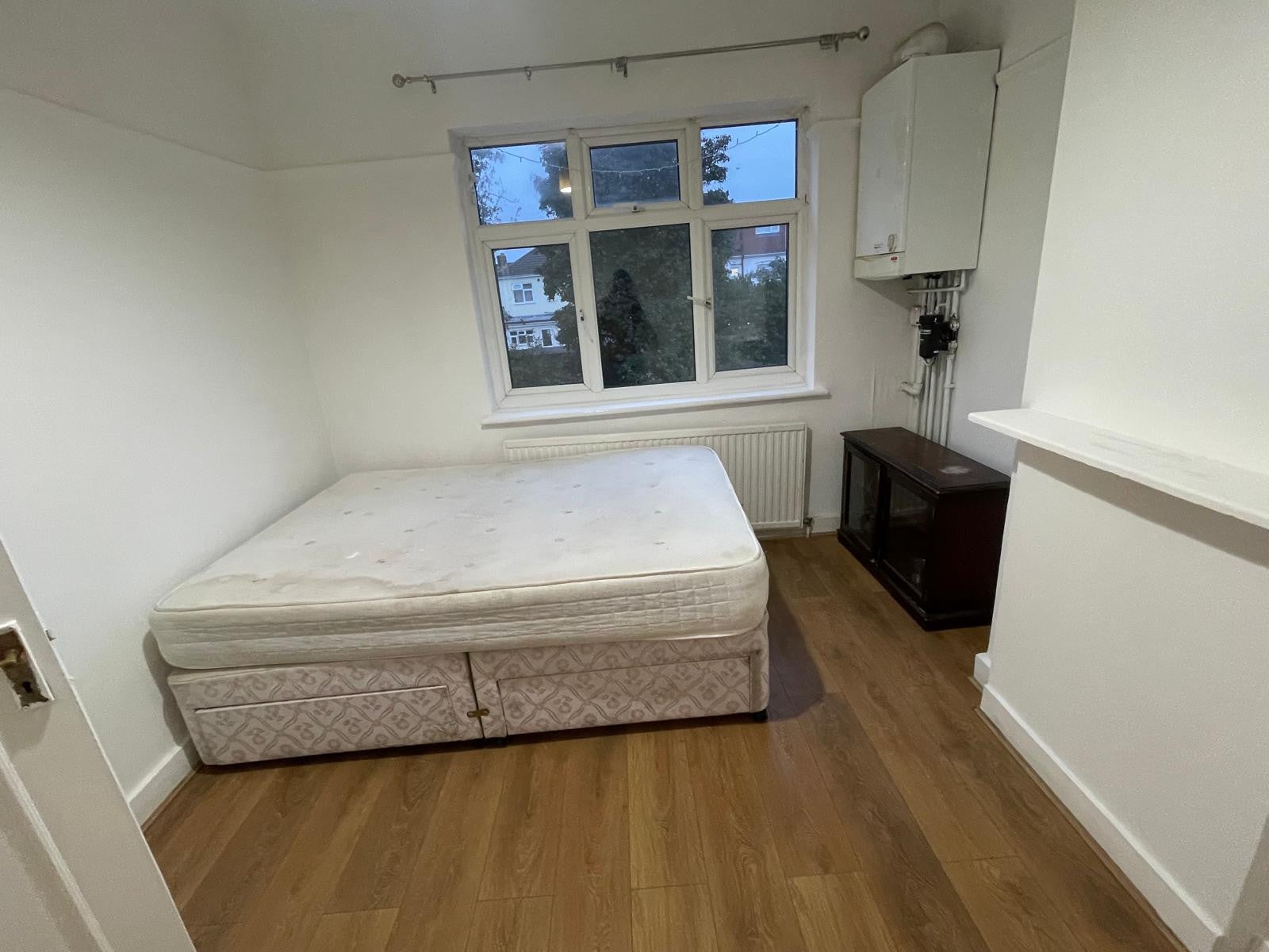 House Mortlake Road in Greater London