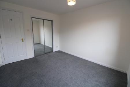 Flat Ladysmill Court in Falkirk