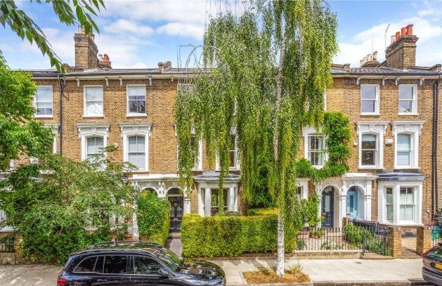 Flat Victoria Park Road in Greater London