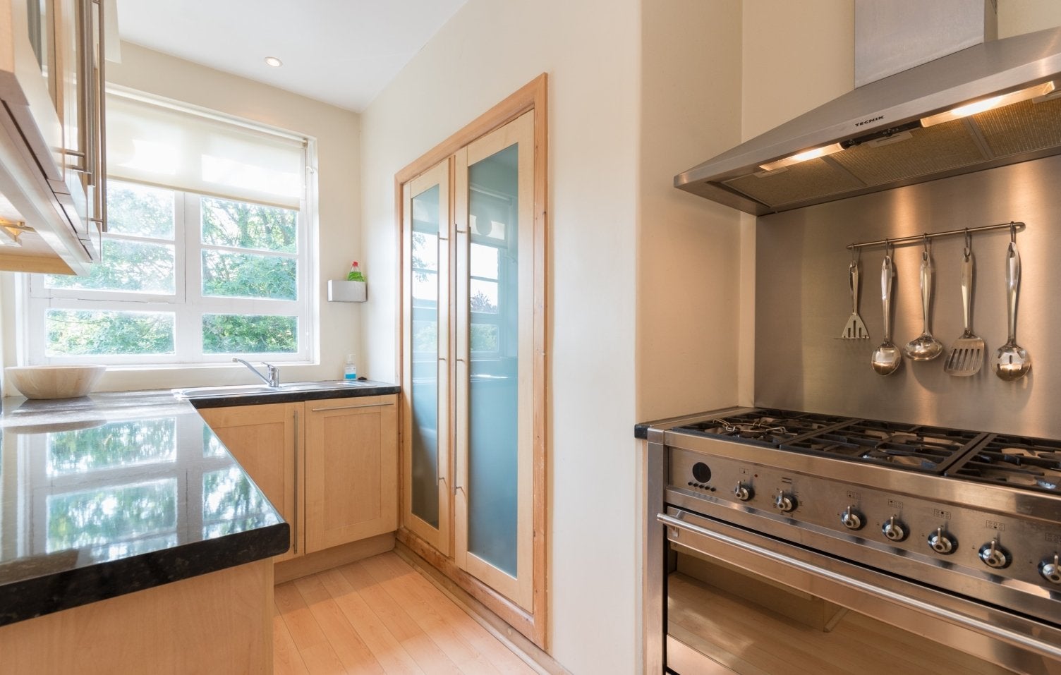 Flat Underhill Road in Greater London