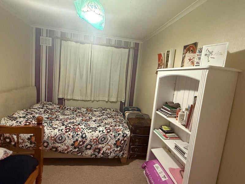Room Boon Close in Barry