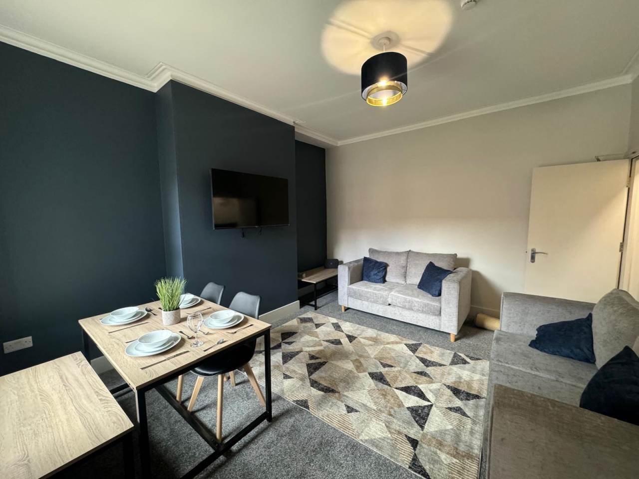 Room Landseer Avenue in Leeds
