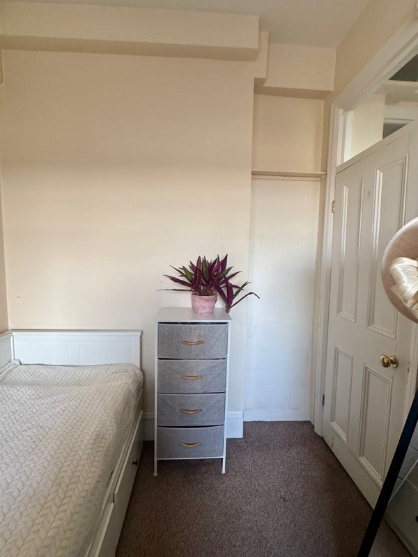 Room Lower Richmond Road in Greater London
