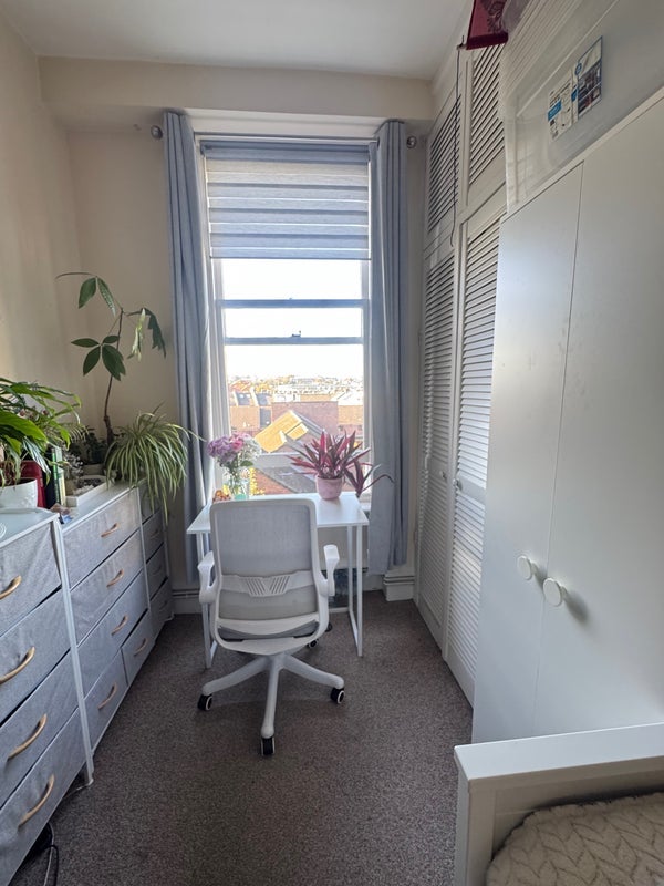 Room Lower Richmond Road in Greater London