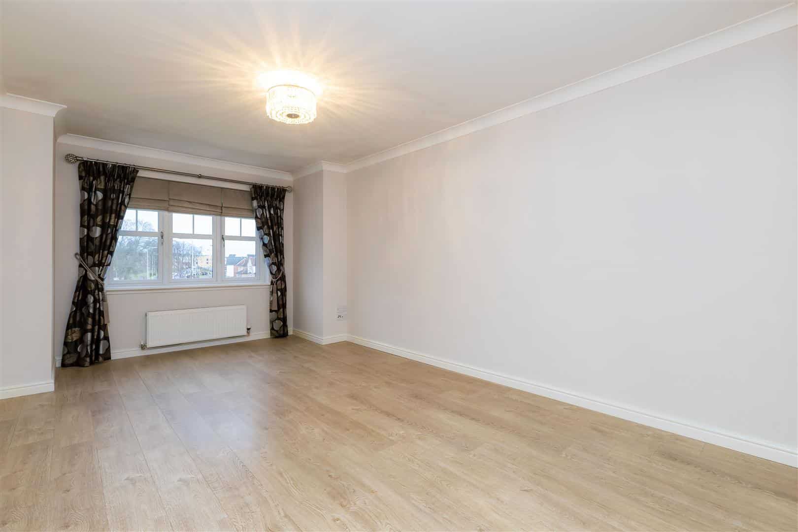 Flat Bothlin Court in Lenzie