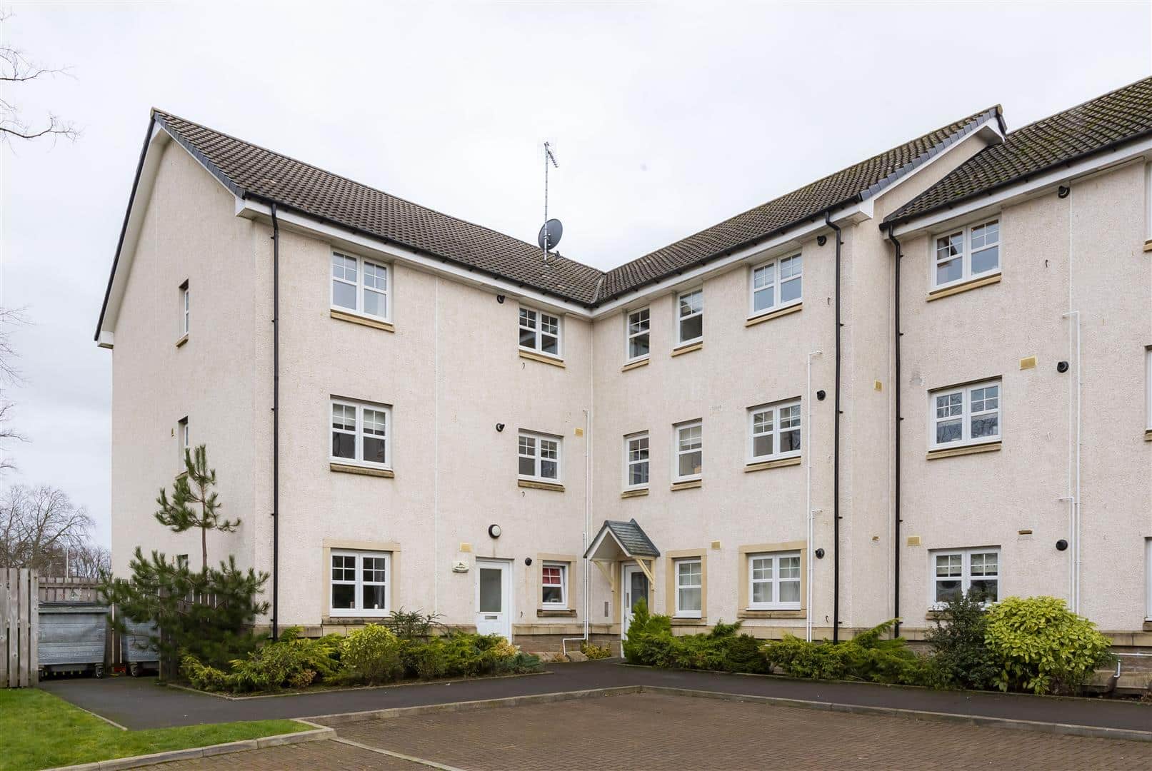 Flat Bothlin Court in Lenzie
