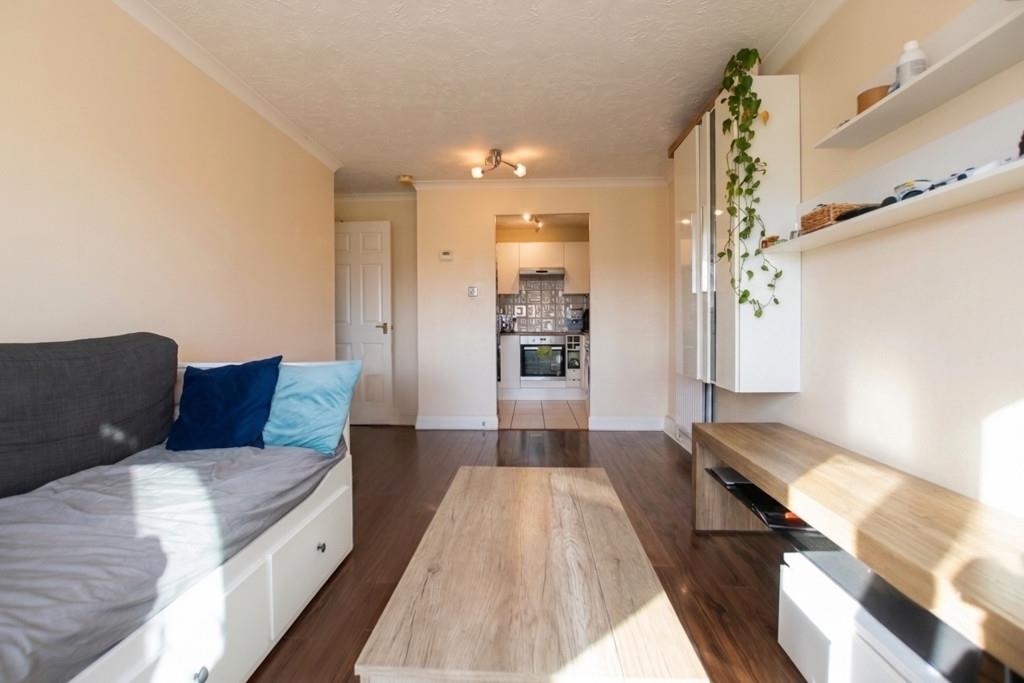 Flat Shobroke Close in Greater London