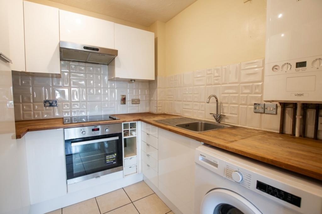 Flat Shobroke Close in Greater London