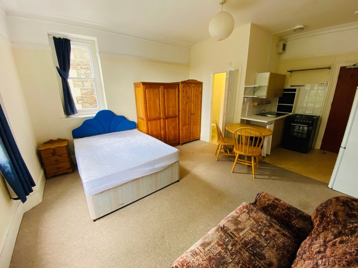 Flat Redland Road in Bristol