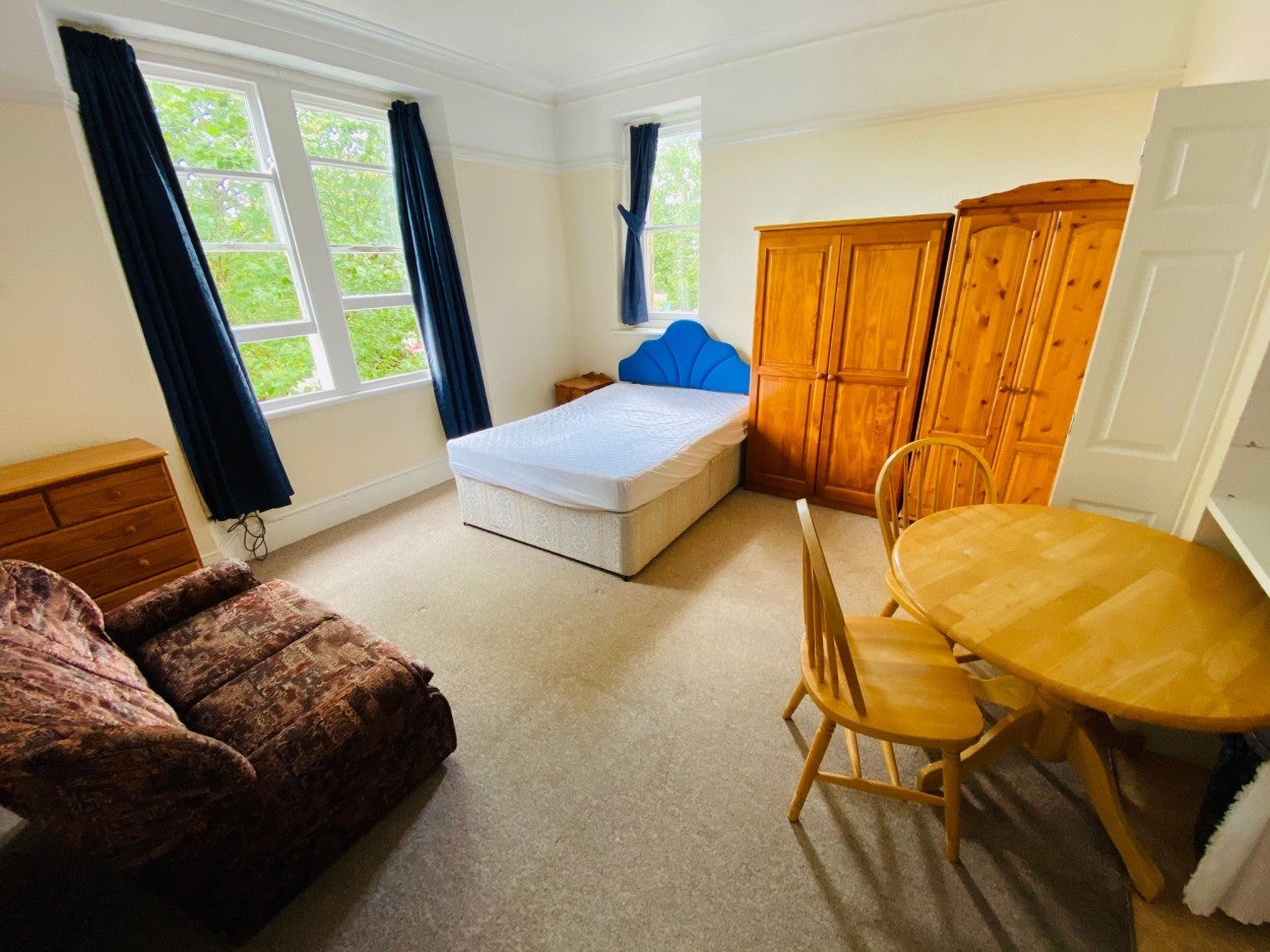 Flat Redland Road in Bristol