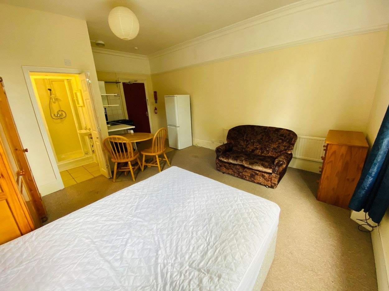 Flat Redland Road in Bristol