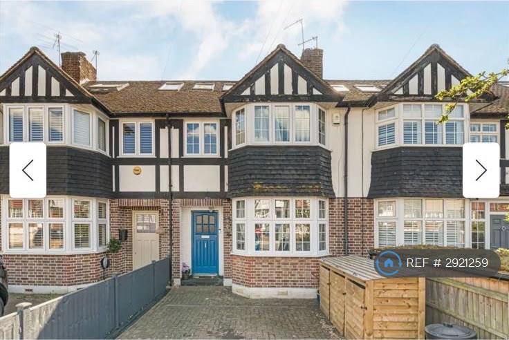 House Lincoln Avenue in Greater London