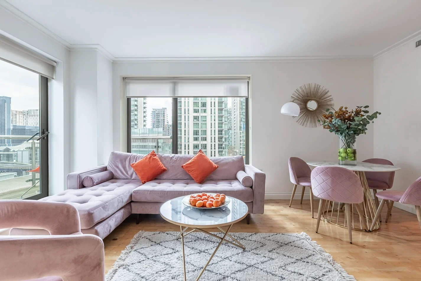 Flat South Quay Square in Greater London
