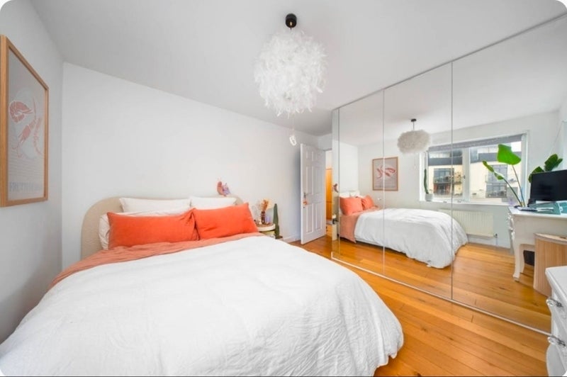 Room Darwen Place in Greater London