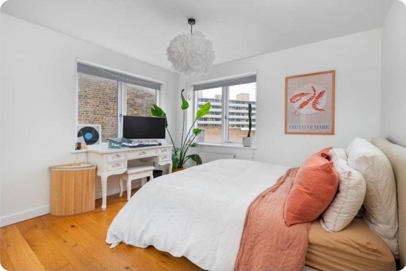 Room Darwen Place in Greater London