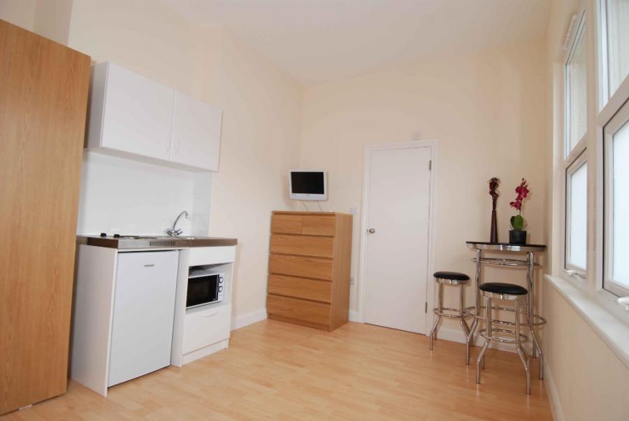 Flat Brownhill Road in Greater London