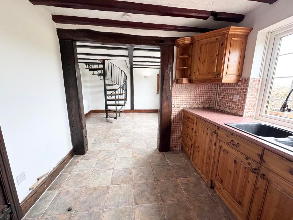 House Tythe Barn Close in Stoke
