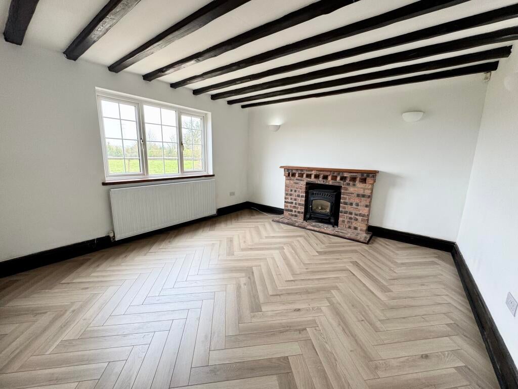 House Tythe Barn Close in Stoke