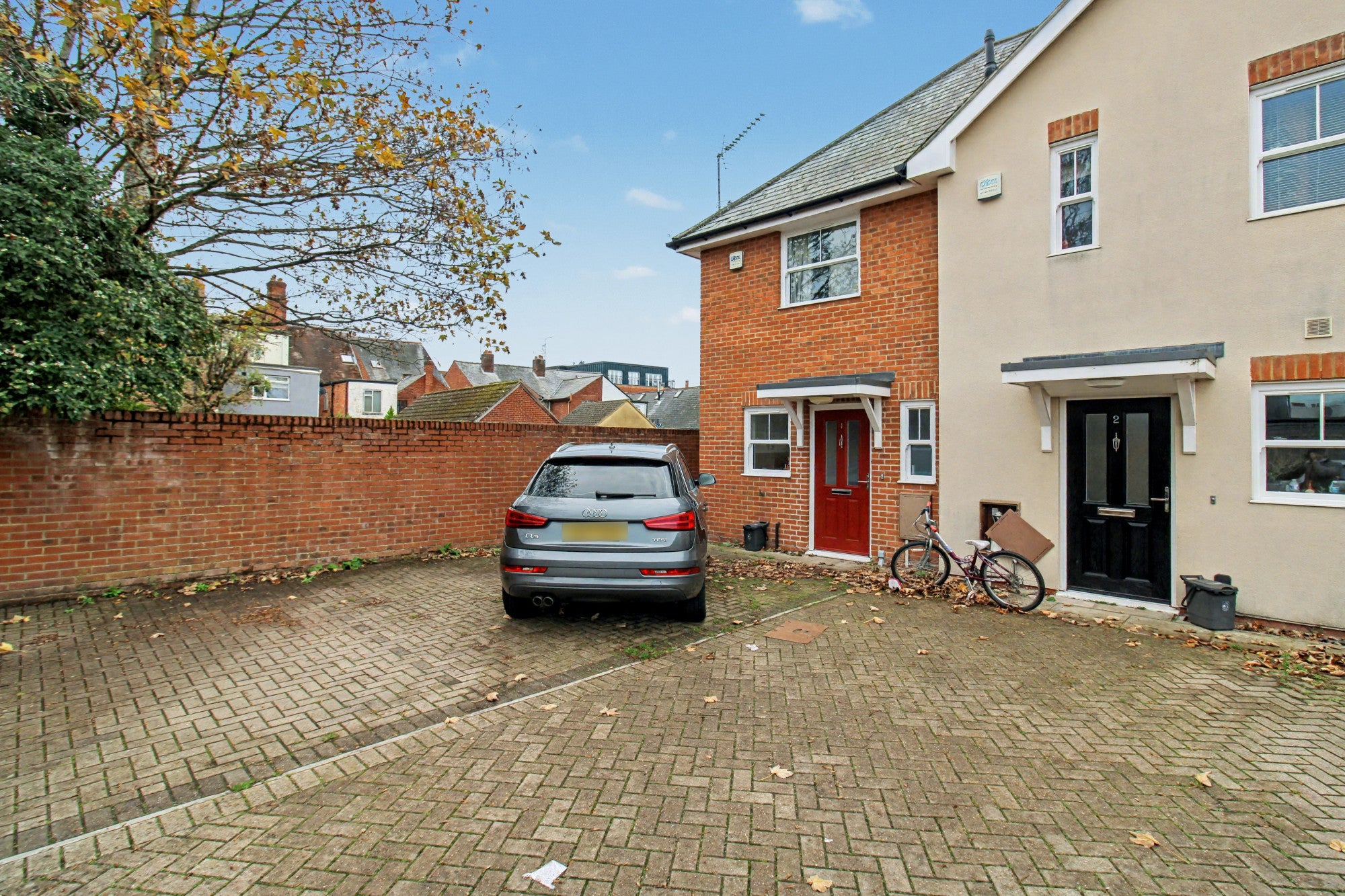 House Queens Road in Rushmoor