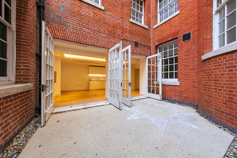 Flat Richmond Hill in Greater London