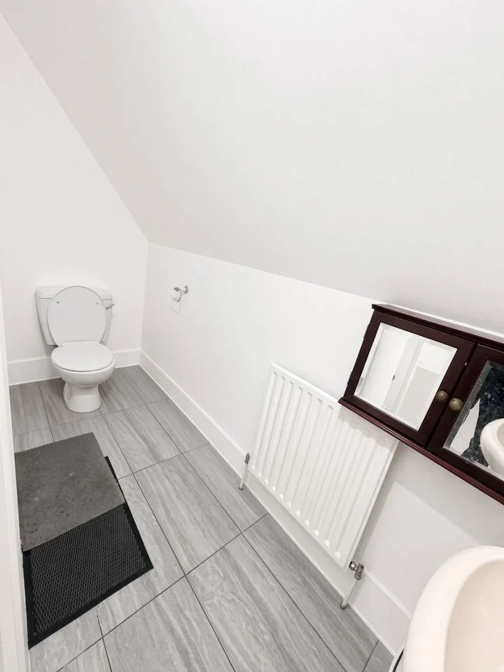 Flat Ellerdine Road in Greater London