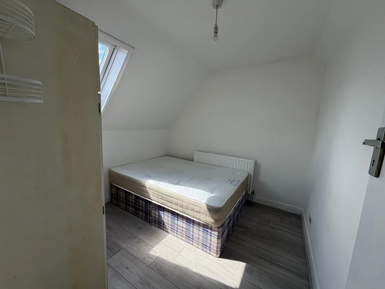 Flat Ellerdine Road in Greater London