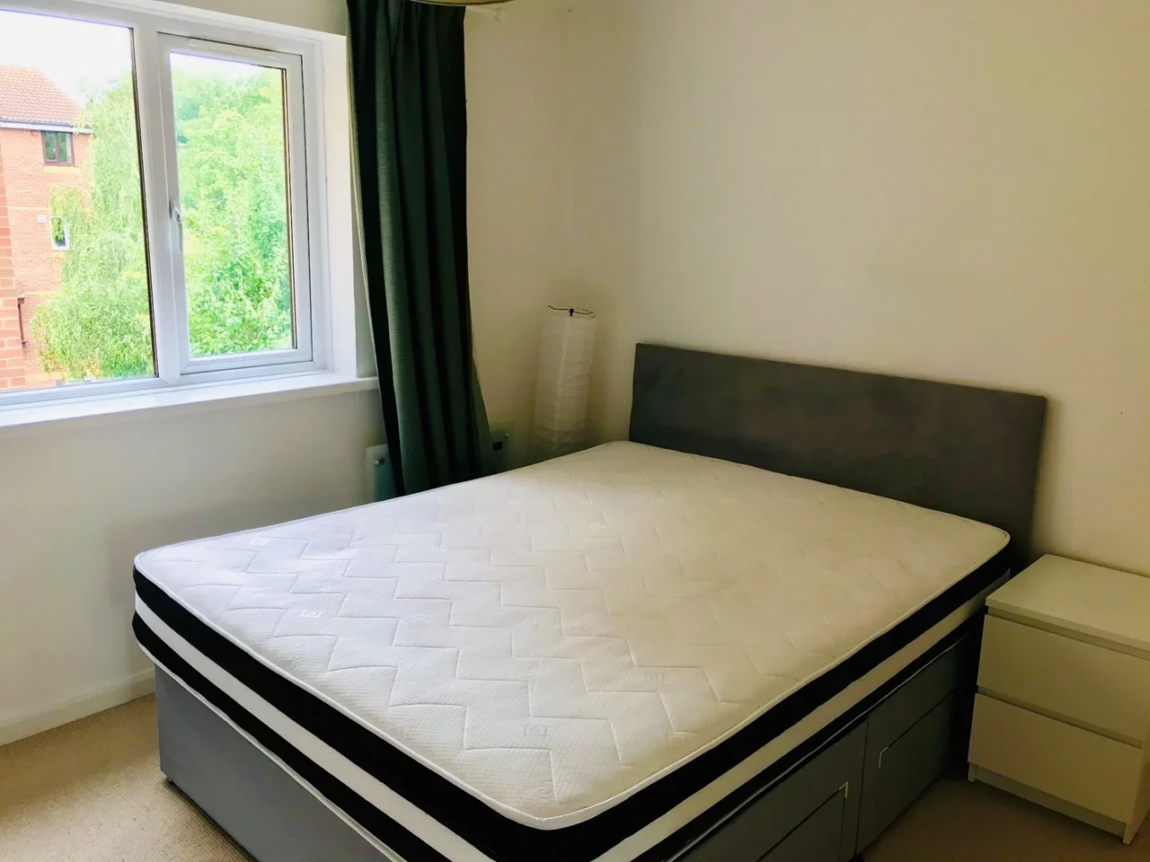 Flat Jack Clow Road in Greater London