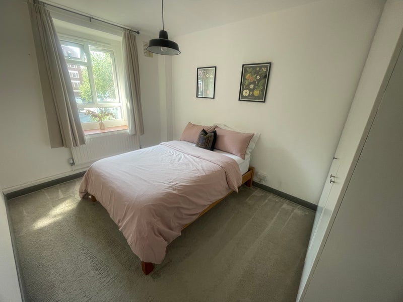 Room Stockwell Road in Greater London