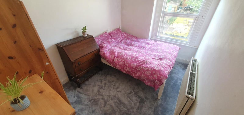 Room Soundwell Road in Bristol