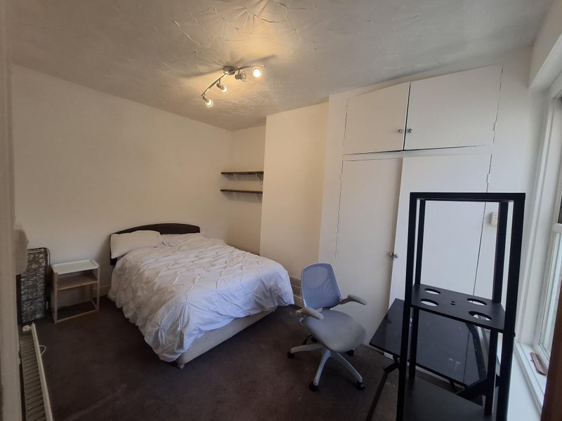 Room Soundwell Road in Bristol