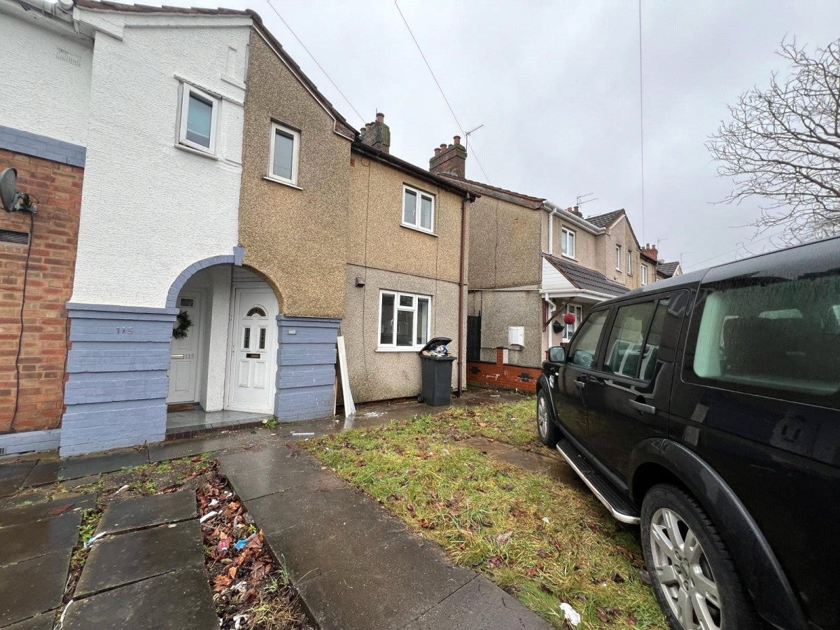 House Thompson Avenue in Wolverhampton