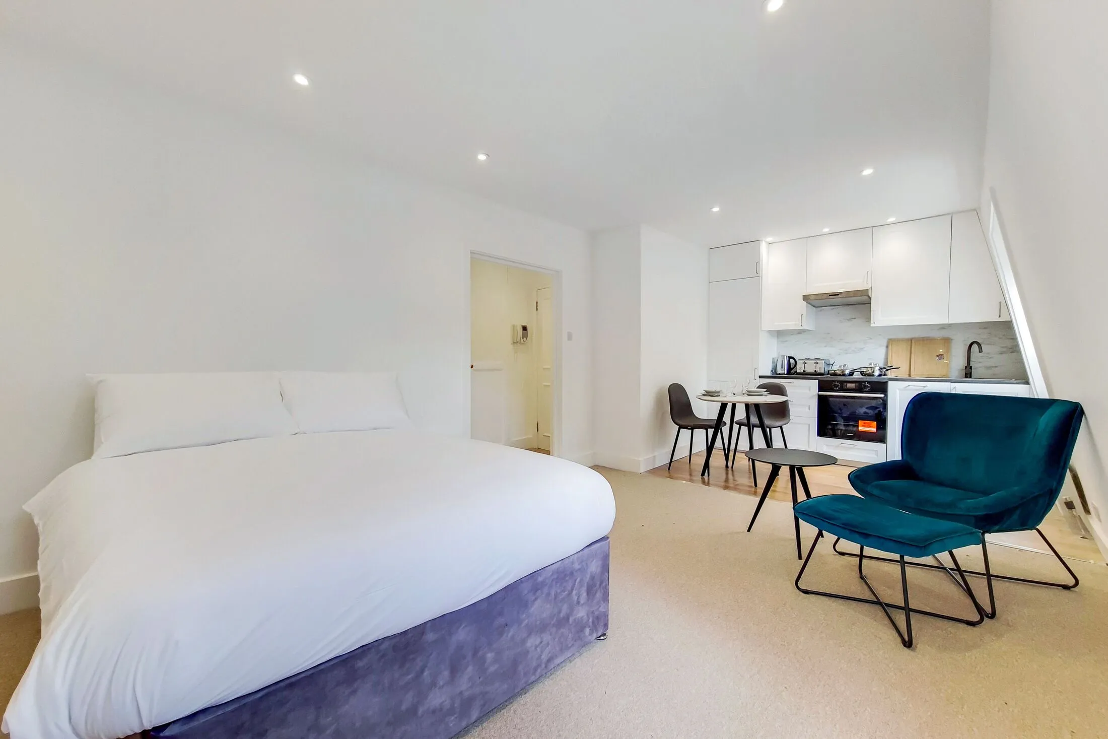 Flat Cranley Mews in Greater London