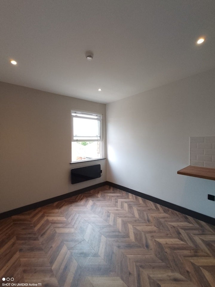 Room Balham High Road in Greater London