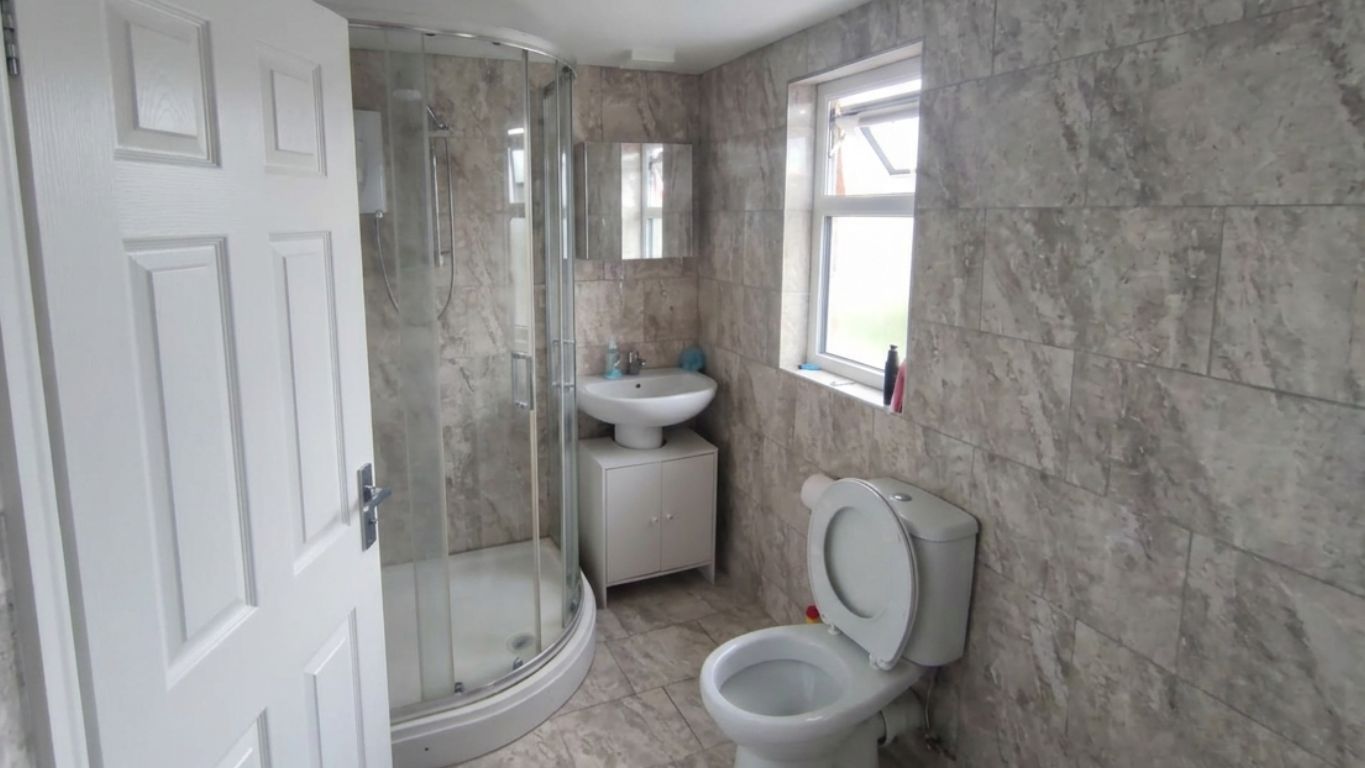 Room Tomswood Hill in Greater London