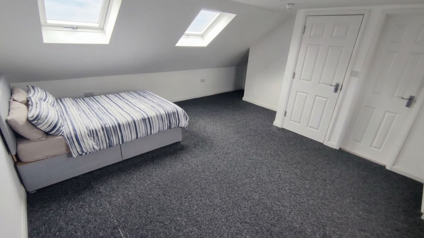 Room Tomswood Hill in Greater London