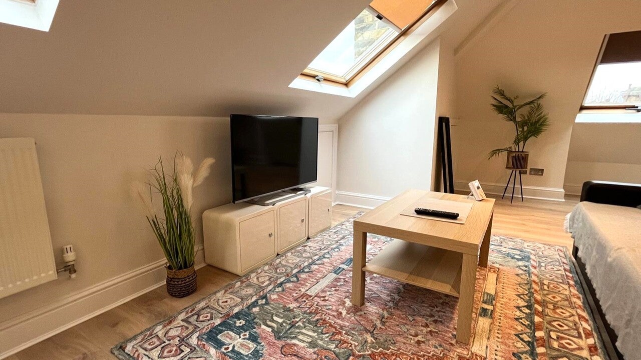 Flat Byron Road in Greater London