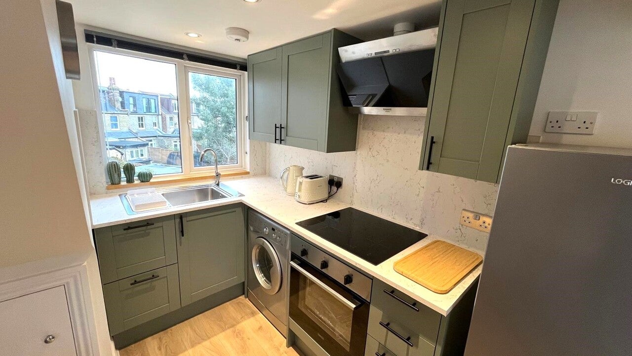 Flat Byron Road in Greater London