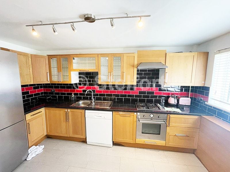Flat Willesden Lane in Greater London