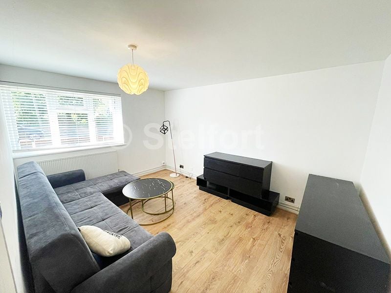 Flat Willesden Lane in Greater London