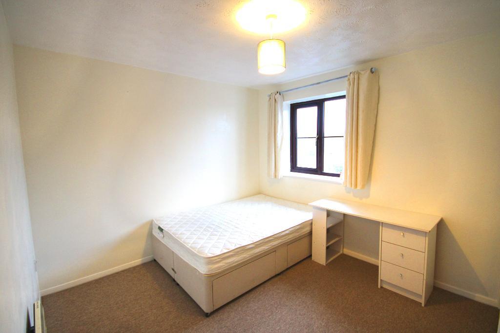Flat Elmore Close in Greater London