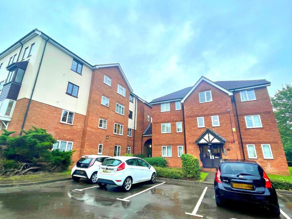 Flat Elmore Close in Greater London
